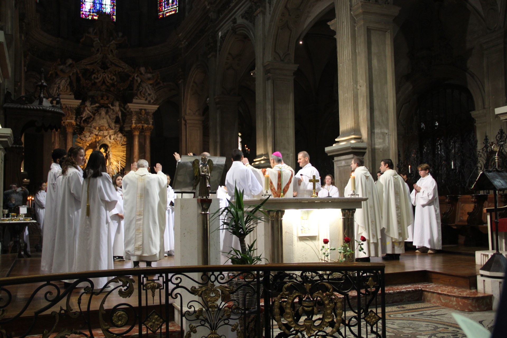 Confirmation servants autel 2022 cathédrale 19