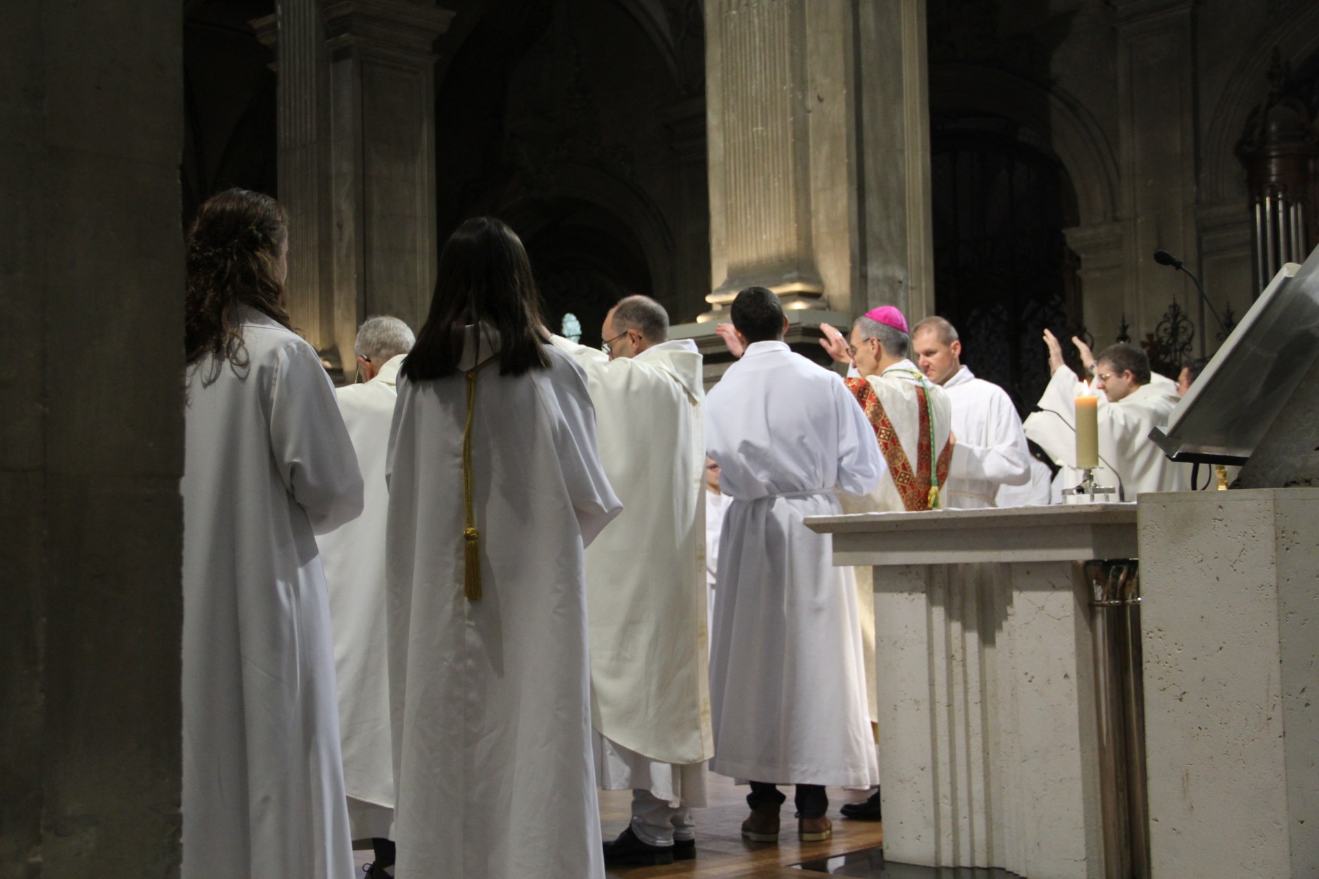 Confirmation servants autel 2022 cathédrale 20