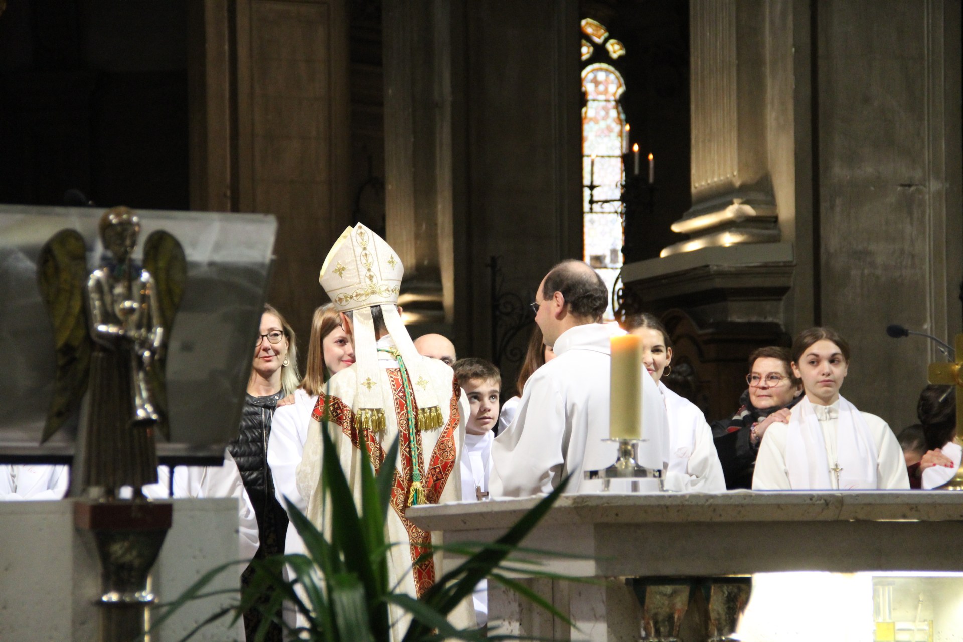 Confirmation servants autel 2022 cathédrale 24