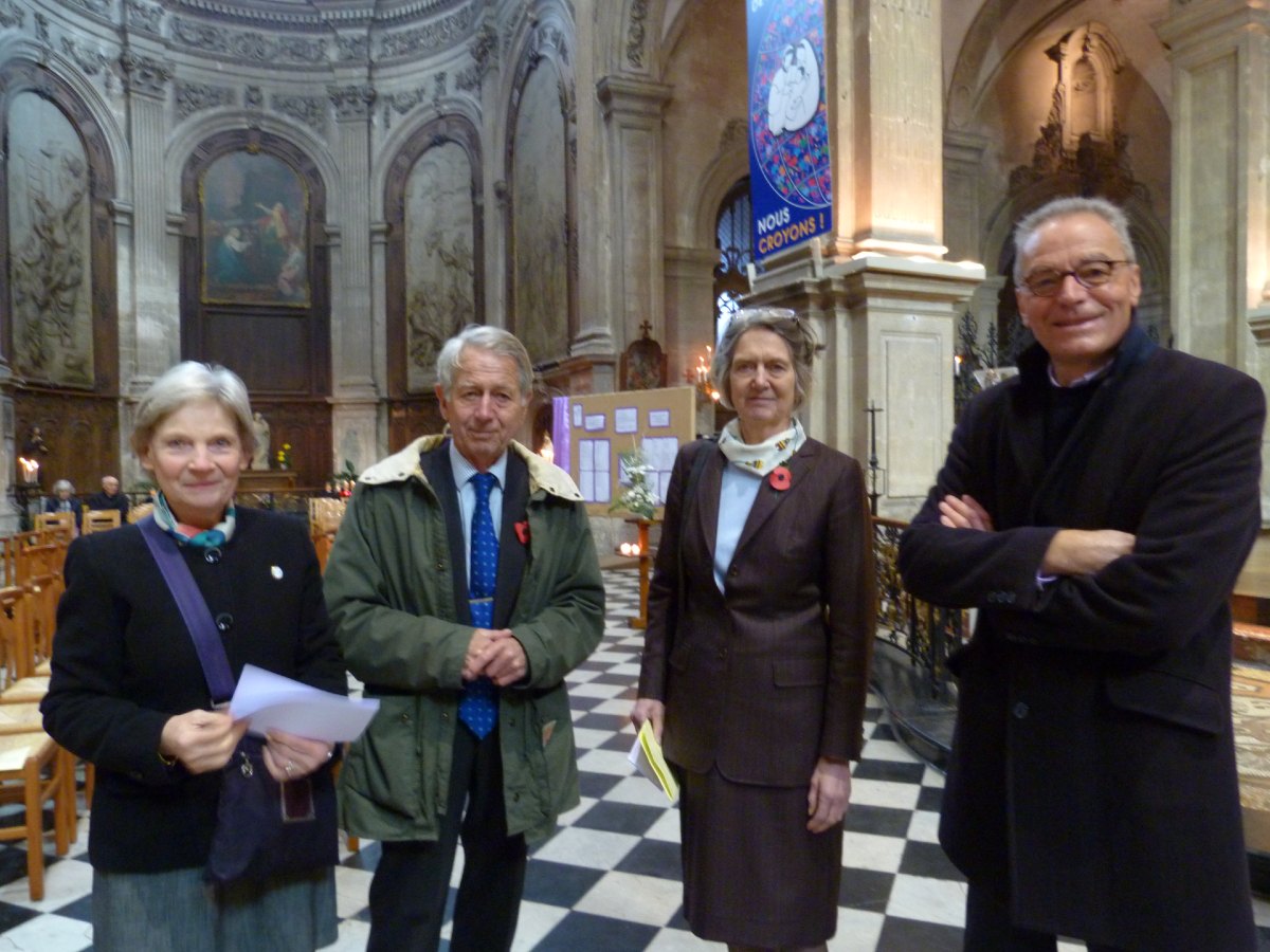 Arlette Lesaffre (à gauche) membre du conseil municipal de Cambrai, coordinateur du relais Cathédral et Dominique Gennot (à droite) membre de l'équipe d'animation cathédrale
