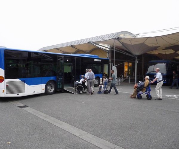depart des malades pour l'hopital saint Frai