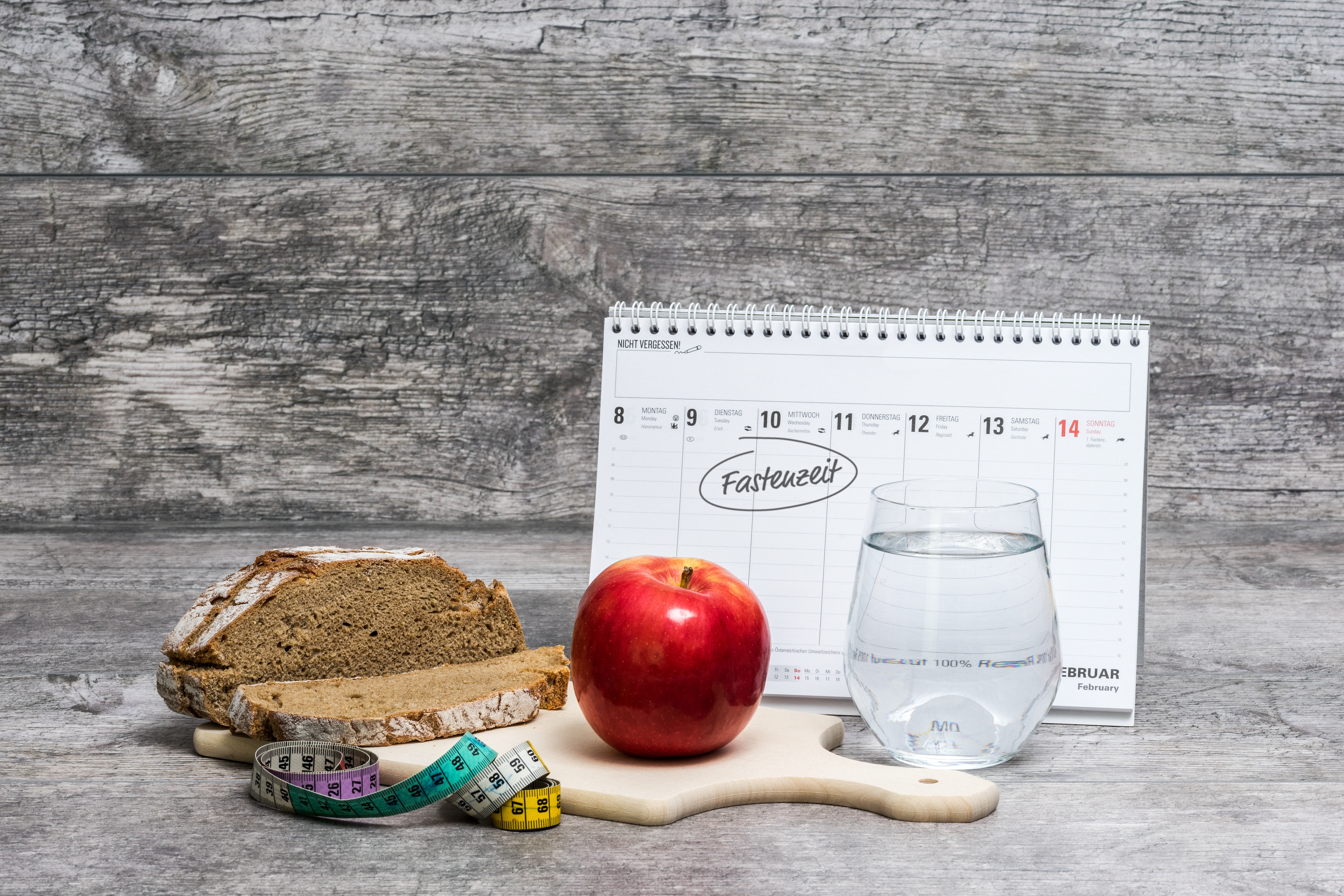 Diet Meal Grey Background with Calendar (Fastenzei