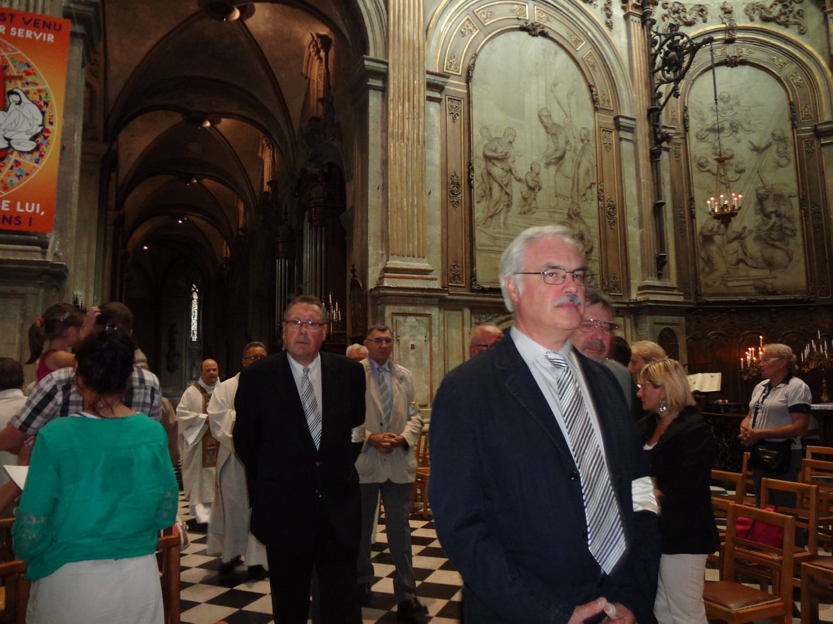 procession d'entrée avec les Gardes de Notre-dame