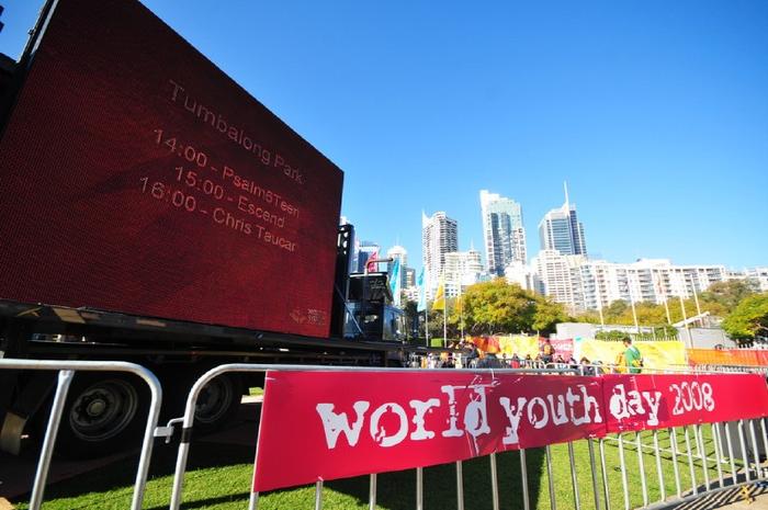 Un écran géant dans la ville