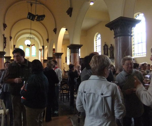 A l'issue de la messe, le pot de l'amitié offert par l'ABSM permet de prolonger retrouvailles et conversations