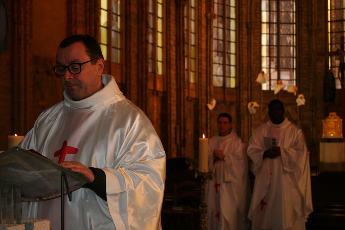 L'évangile de la Nativité, lu par l'abbé Liénard.