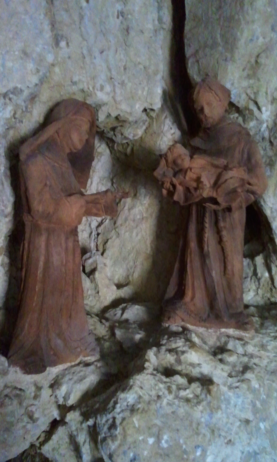 Cette crèche est représentée avec St François et Sainte Claire