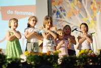 les enfants nous partagent leur d&eacute;couverte sur le "d&eacute; de l'Amour"... aimer tout le monde... aimer m&ecirc;me quand c'est difficile... en chanson...
