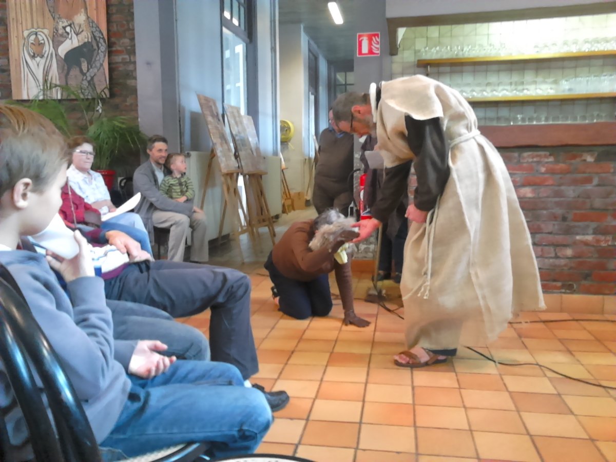 Évocation de la rencontre entre François et le loup de Gubbio, avec Georges et Sr Fabienne