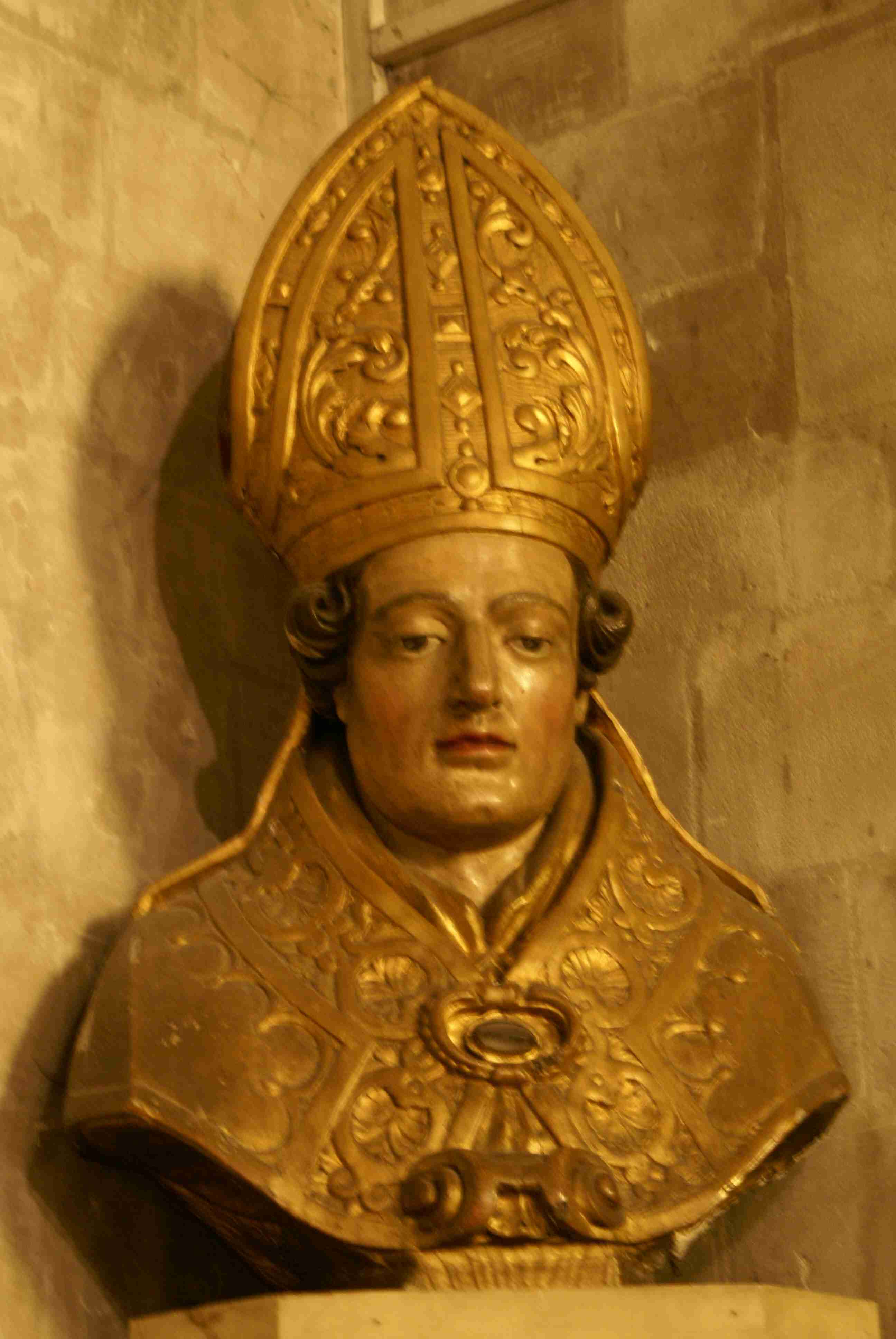 Un évêque ... St Ghislain