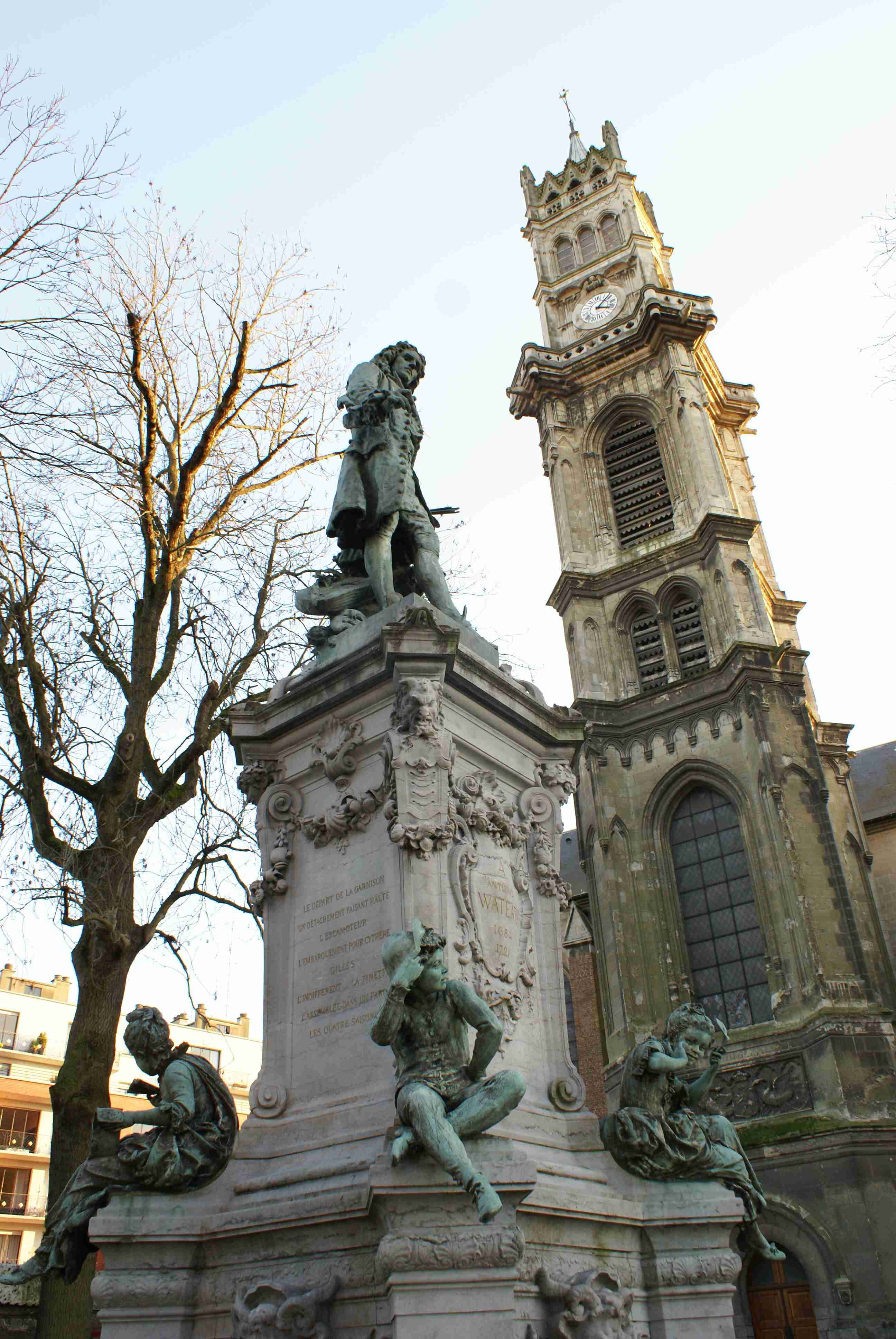 Valenciennes cité d'Art : la fontaine Watteau par Carpeaux sur le parvis de l'église St Géry
