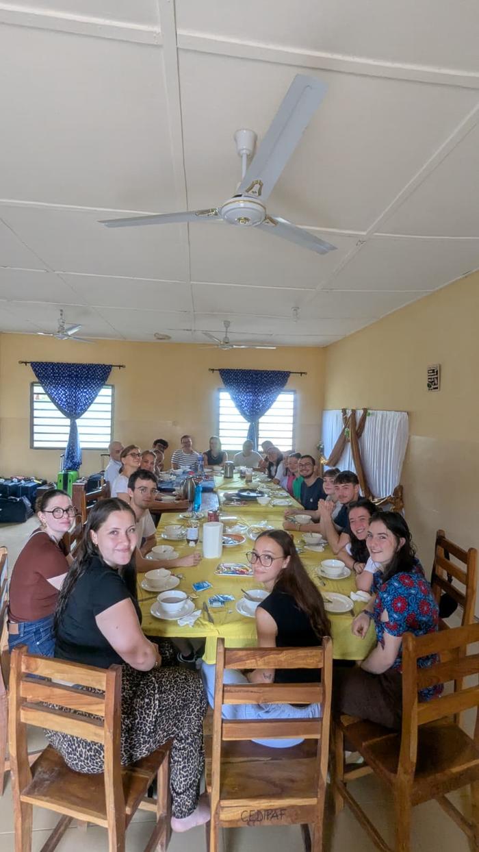 Groupe durant repas