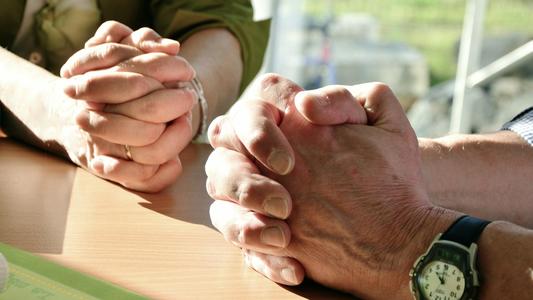 hands-2168901_1920