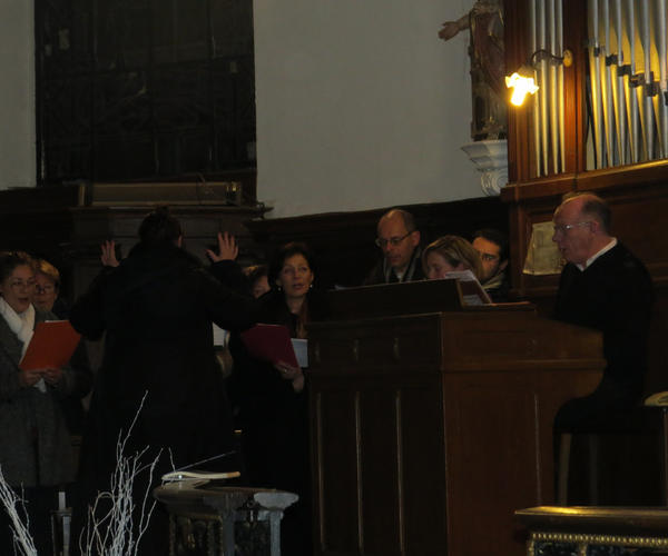 La chorale nous aide à glorifier DIEU qui nous a offert son fils pour nous sauver.