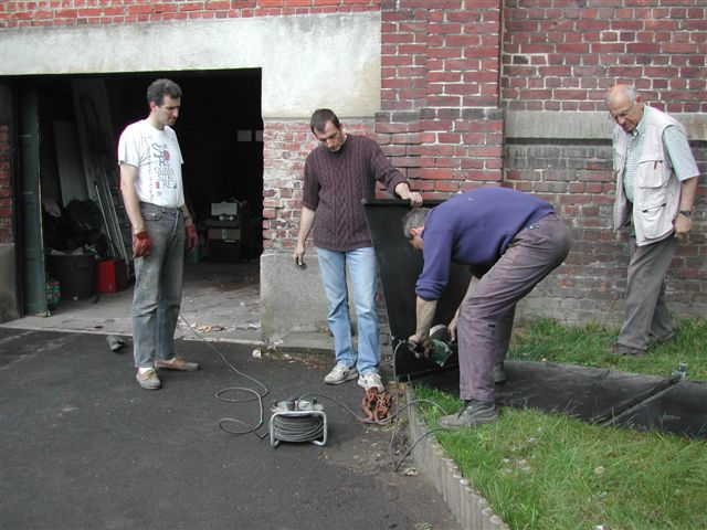 les hommes en plein travail