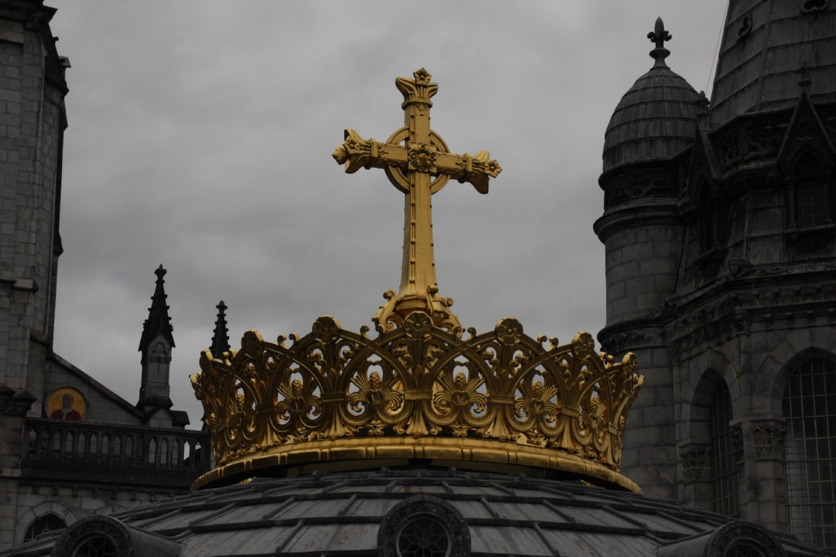 Le crucifix de la basilique de Notre Dame du Rosaire