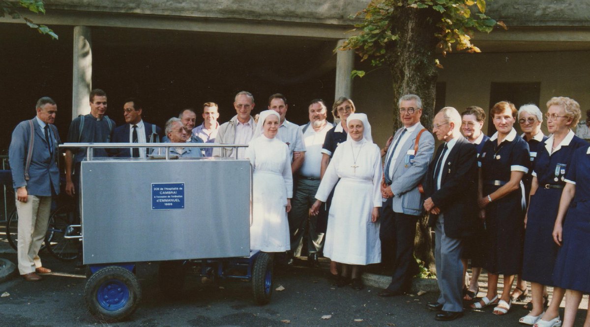 Année 1989
don de l'Hospitalité d'une tonne à eau à l'occasion de l'ordination d'emmanuel Canart