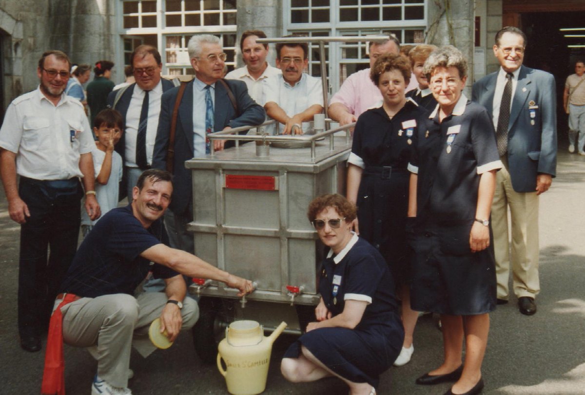 Don d'une seconde tonne à eau en 1993