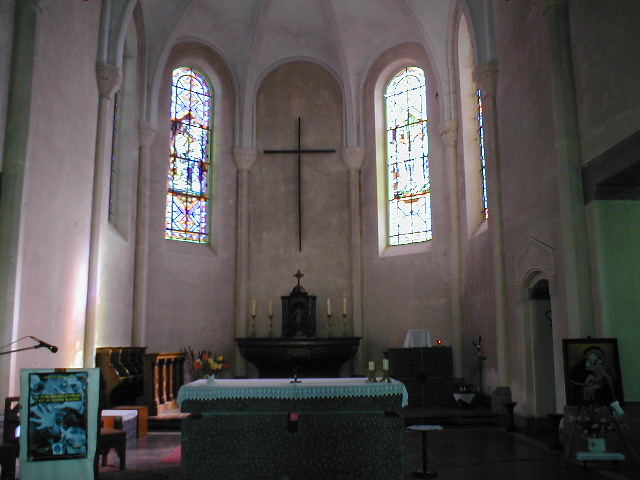 Intérieur de l'église ( style roman)
