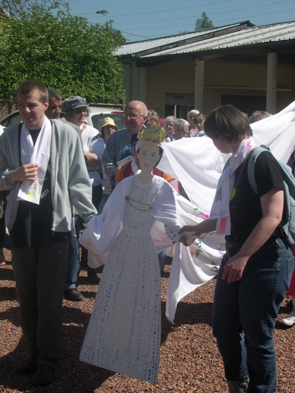 "Notre-Dame du 8 mai à Jolimetz" part en procession