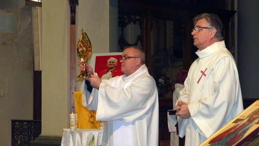 Messe avec les reliques de St Jean Paul II