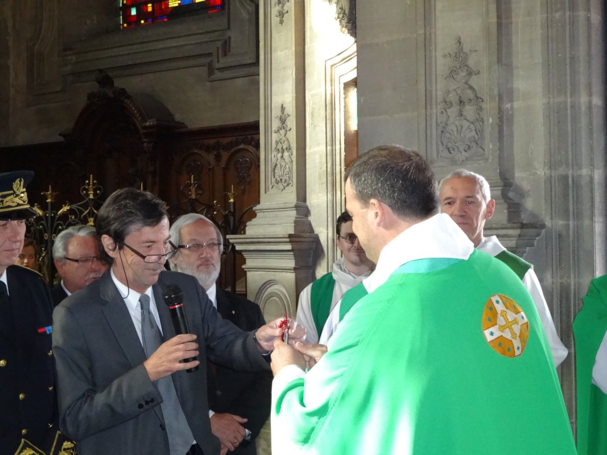 Le maire de Cambrai remet les clefs des trois églises appartenant à la ville