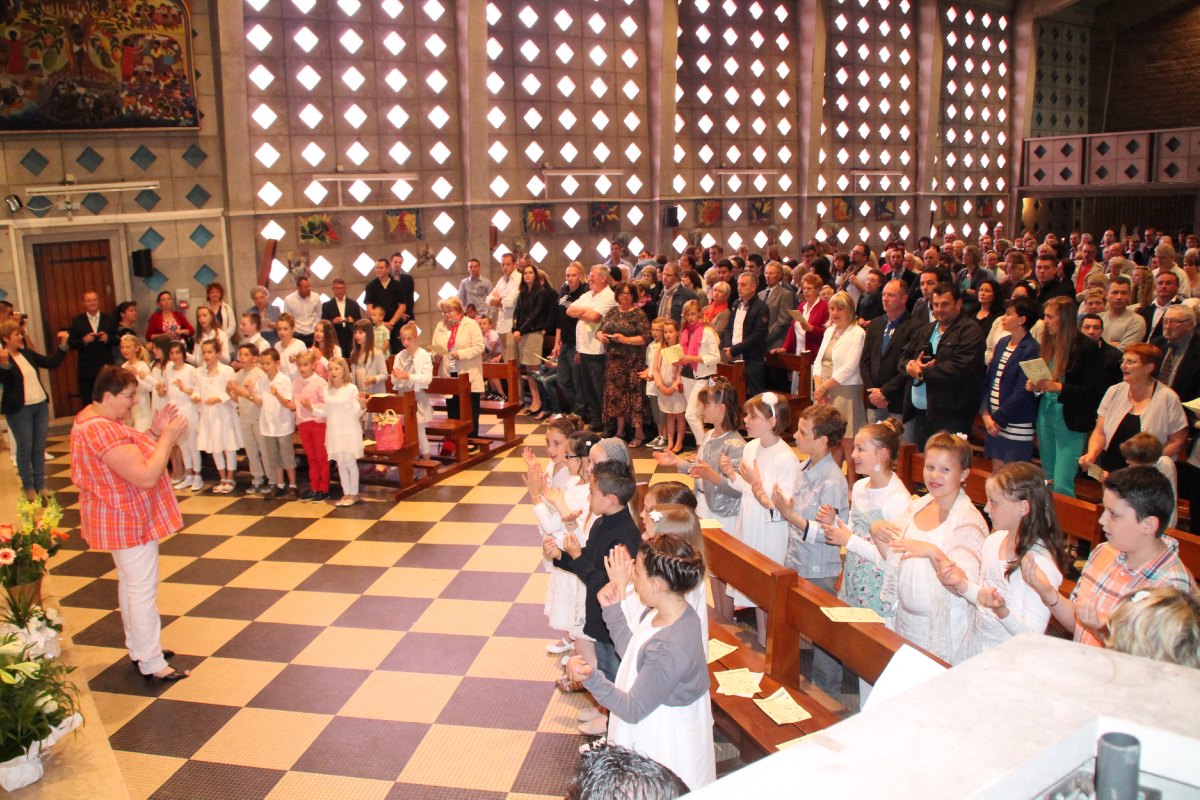 9 juin premieres communions (15).jpg