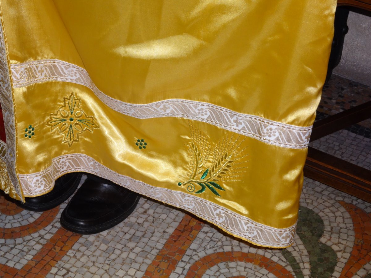 la beauté des vêtements liturgiques  DSC00171