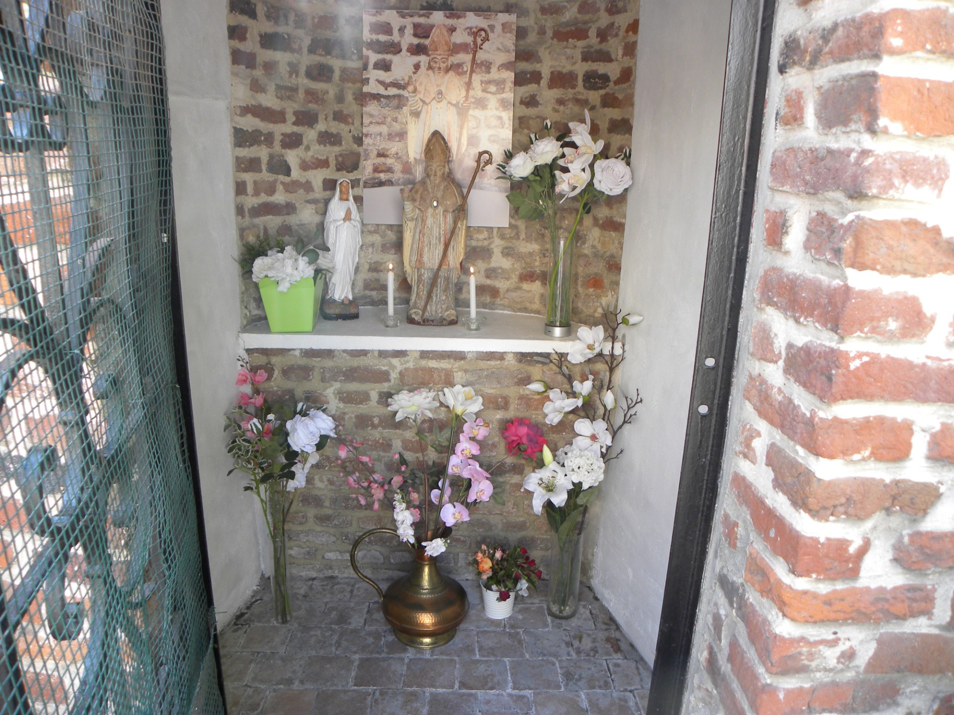 la chapelle abrite une statue de Saint Lievin qui