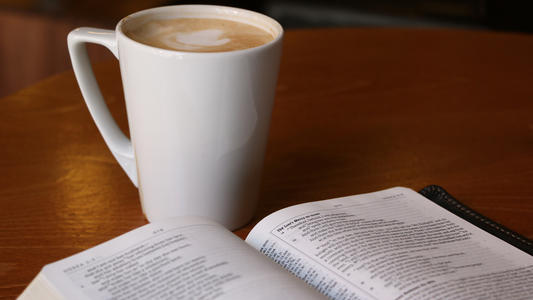 © - fotolia.com Latte and a Bible