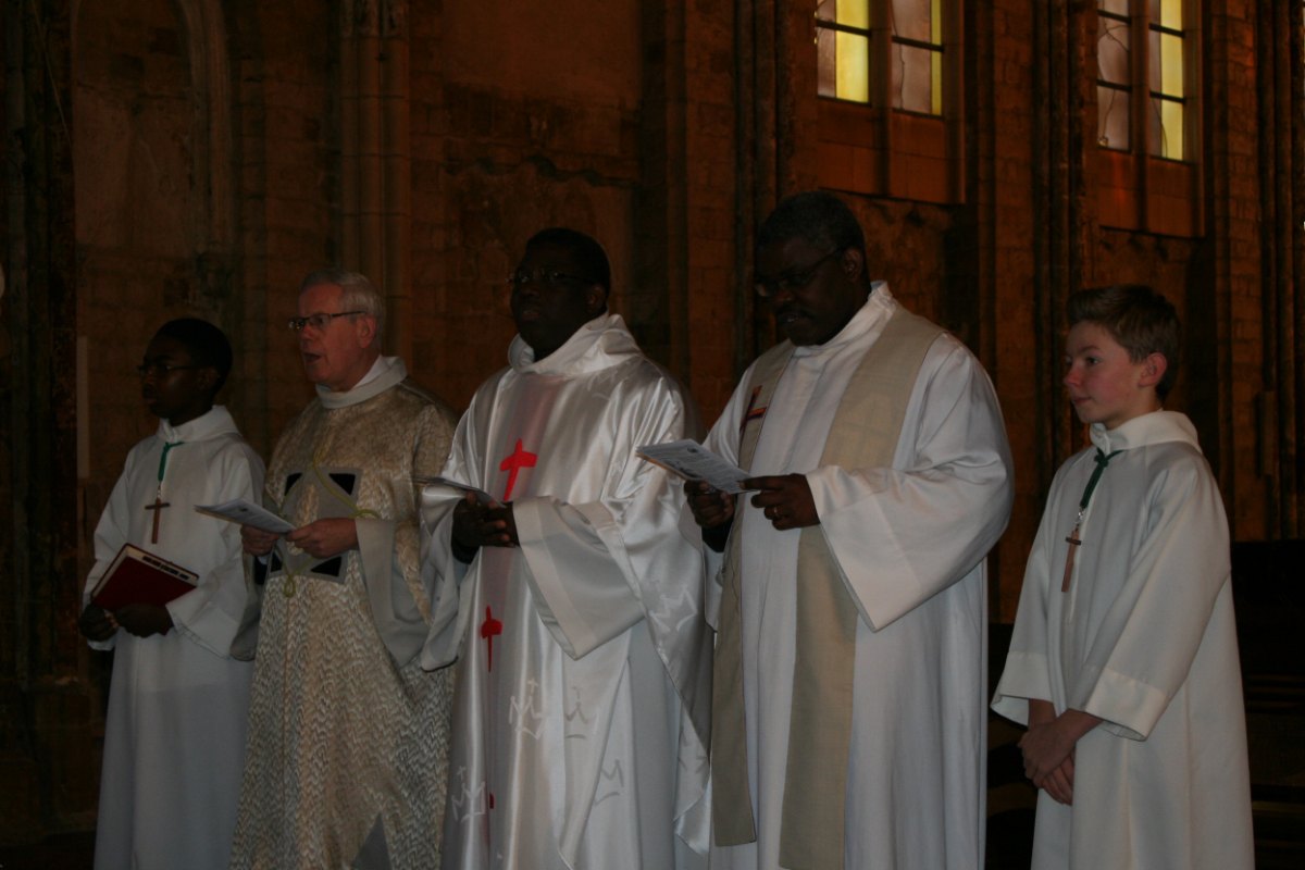Le clergé et les servants d'autel.