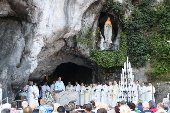 Lourdes août 2010 : messe à la grotte