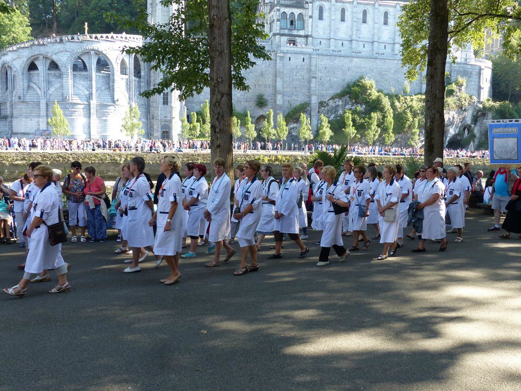 Lourdes2015_mercredi_proc-St-Sacrement (28) (Copie