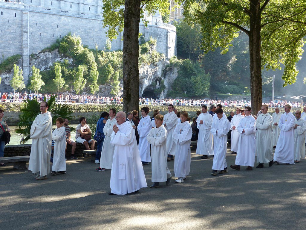 Lourdes2015_mercredi_proc-St-Sacrement (31) (Copie