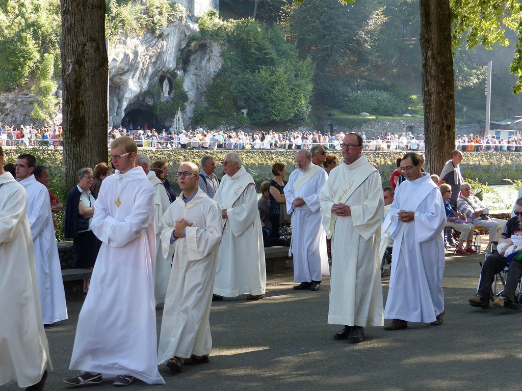 Lourdes2015_mercredi_proc-St-Sacrement (32) (Copie