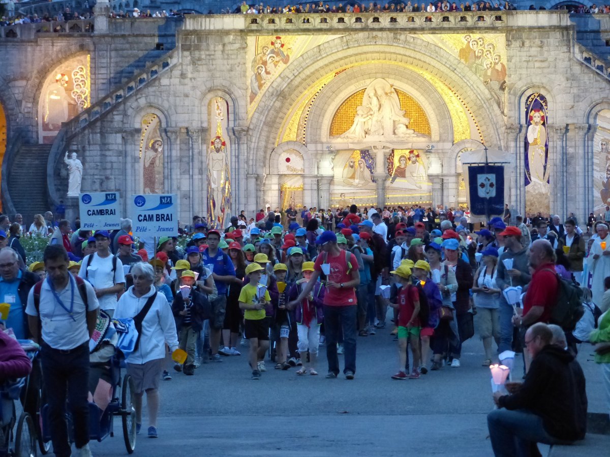 Lourdes2015_procession-mariale 12