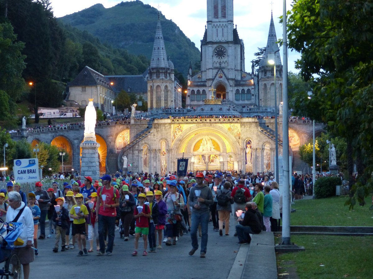 Lourdes2015_procession-mariale 13