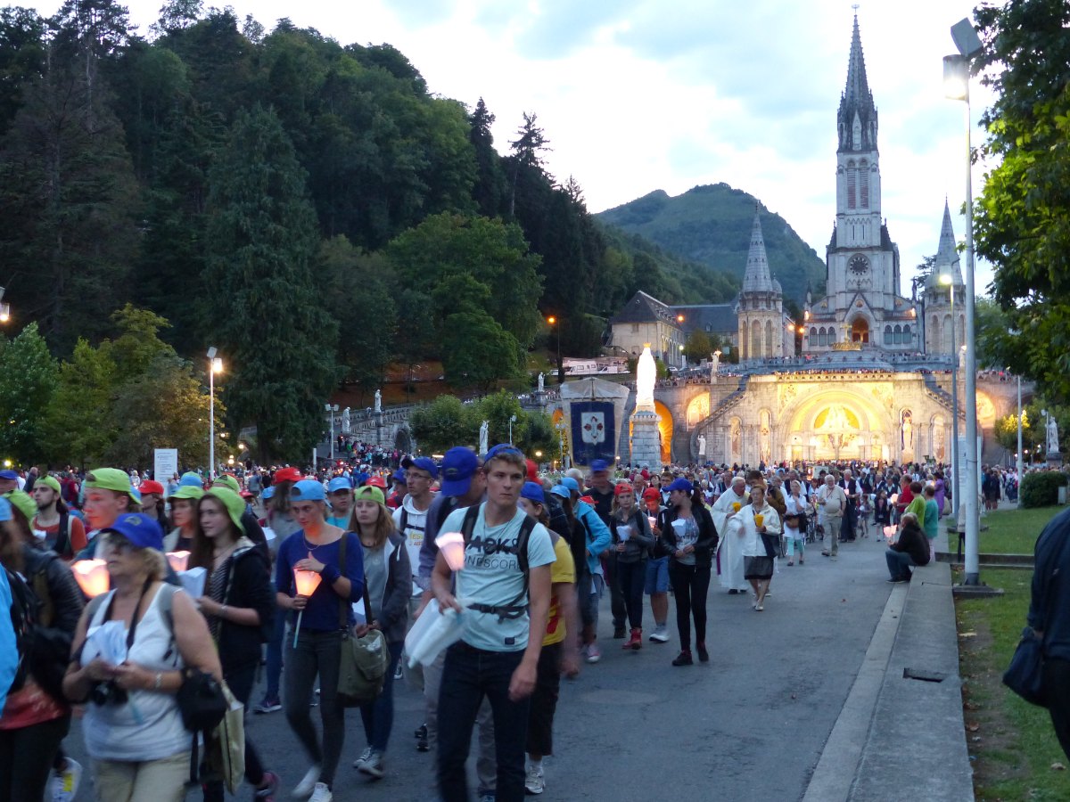 Lourdes2015_procession-mariale 15
