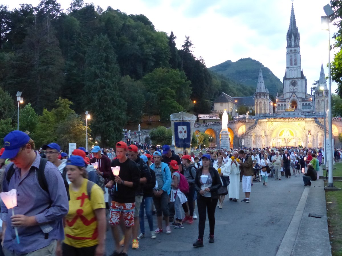 Lourdes2015_procession-mariale 16