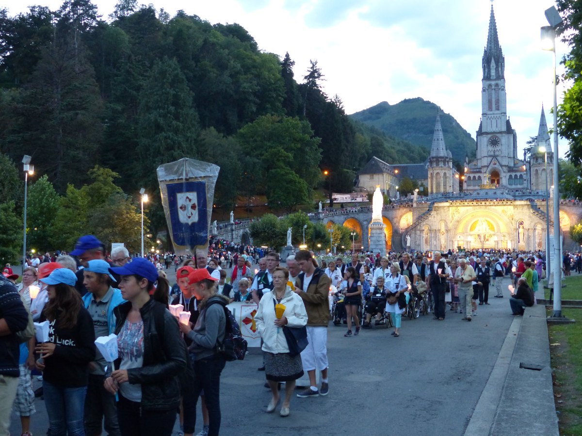 Lourdes2015_procession-mariale 17