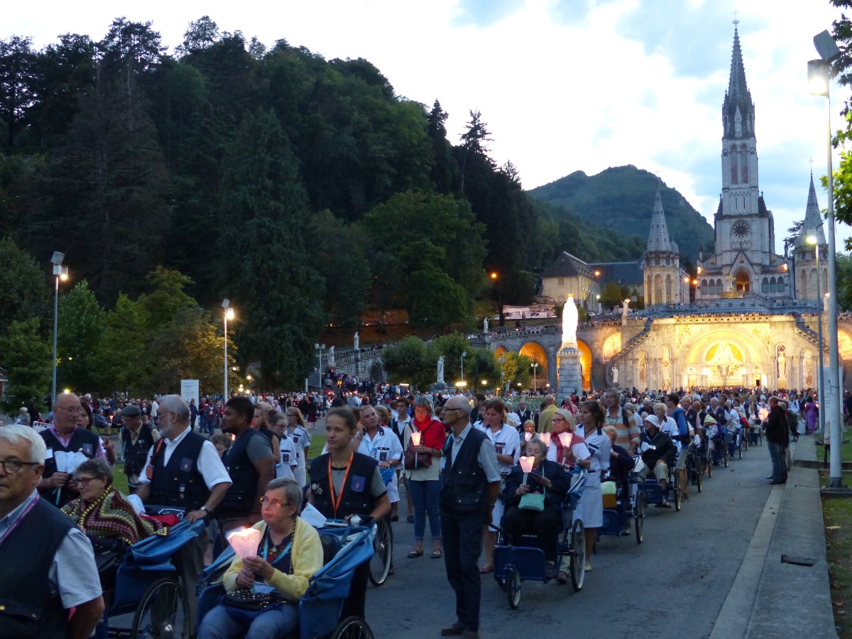 Lourdes2015_procession-mariale 21