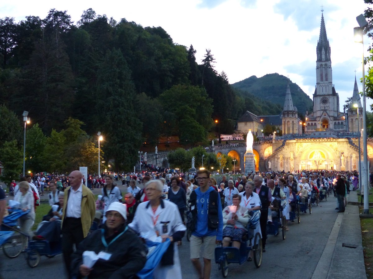 Lourdes2015_procession-mariale 22