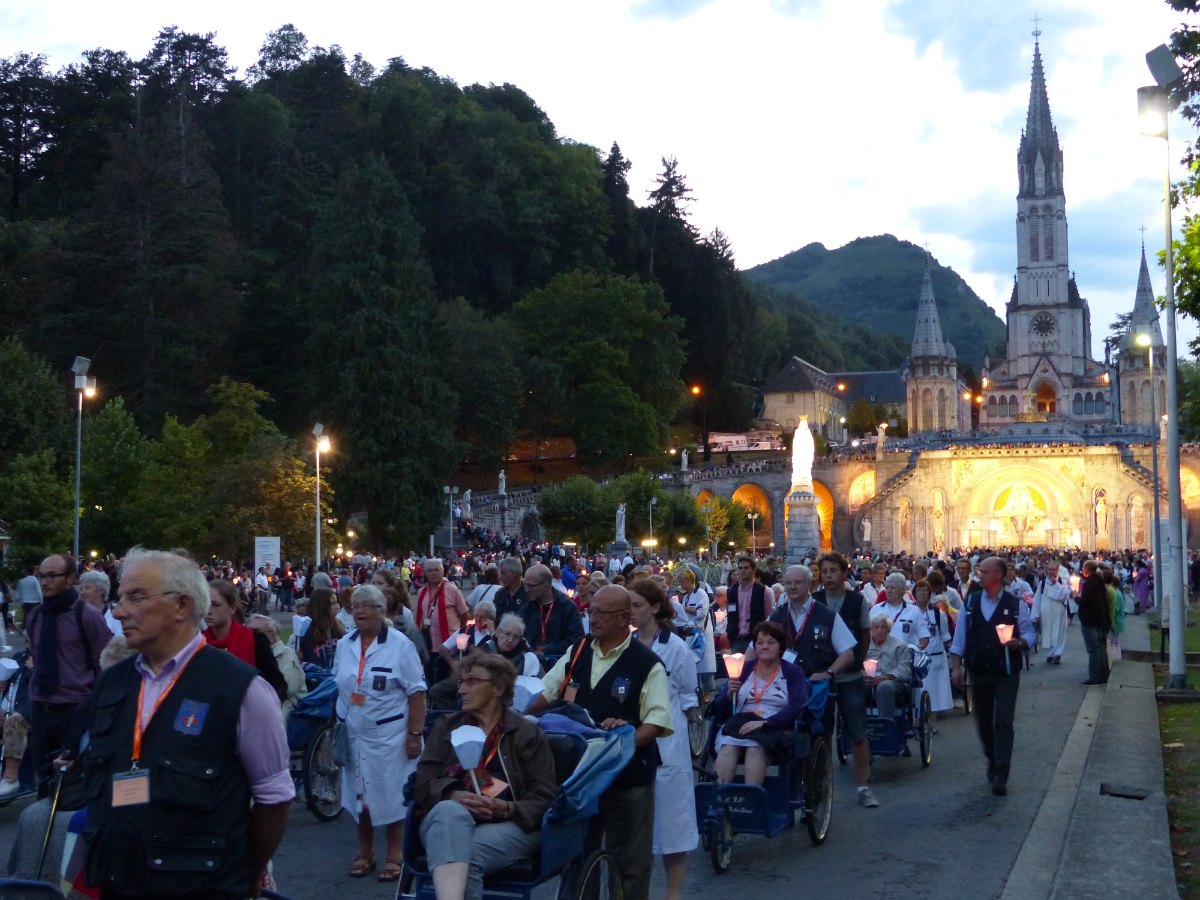 Lourdes2015_procession-mariale 23