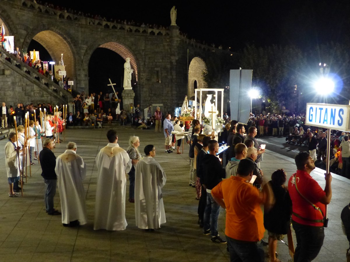 Lourdes2015_procession-mariale 38