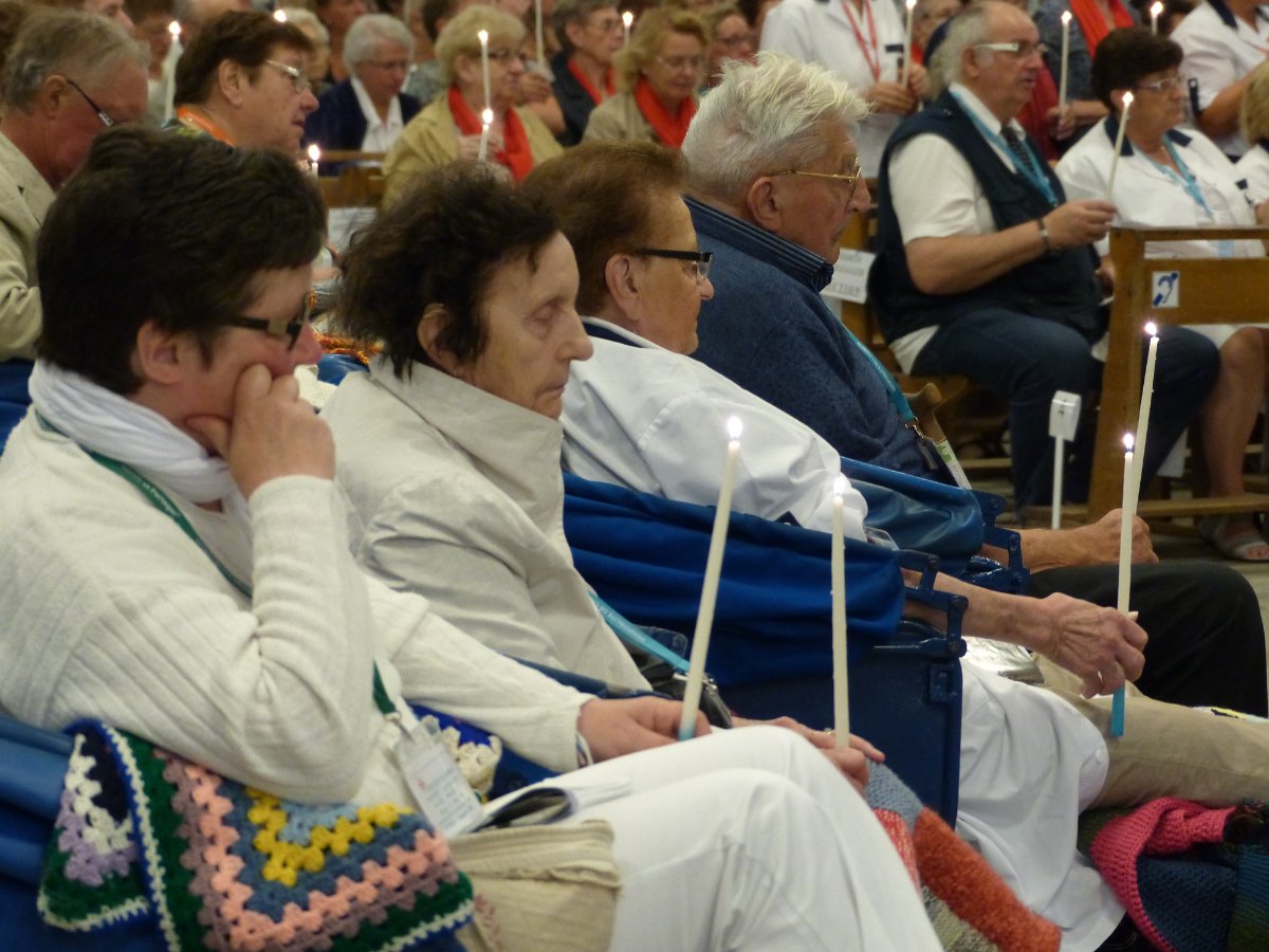 Lourdes2015_sacrement-malades 43