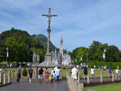 lourdes2016 porte sainte jeunes 34