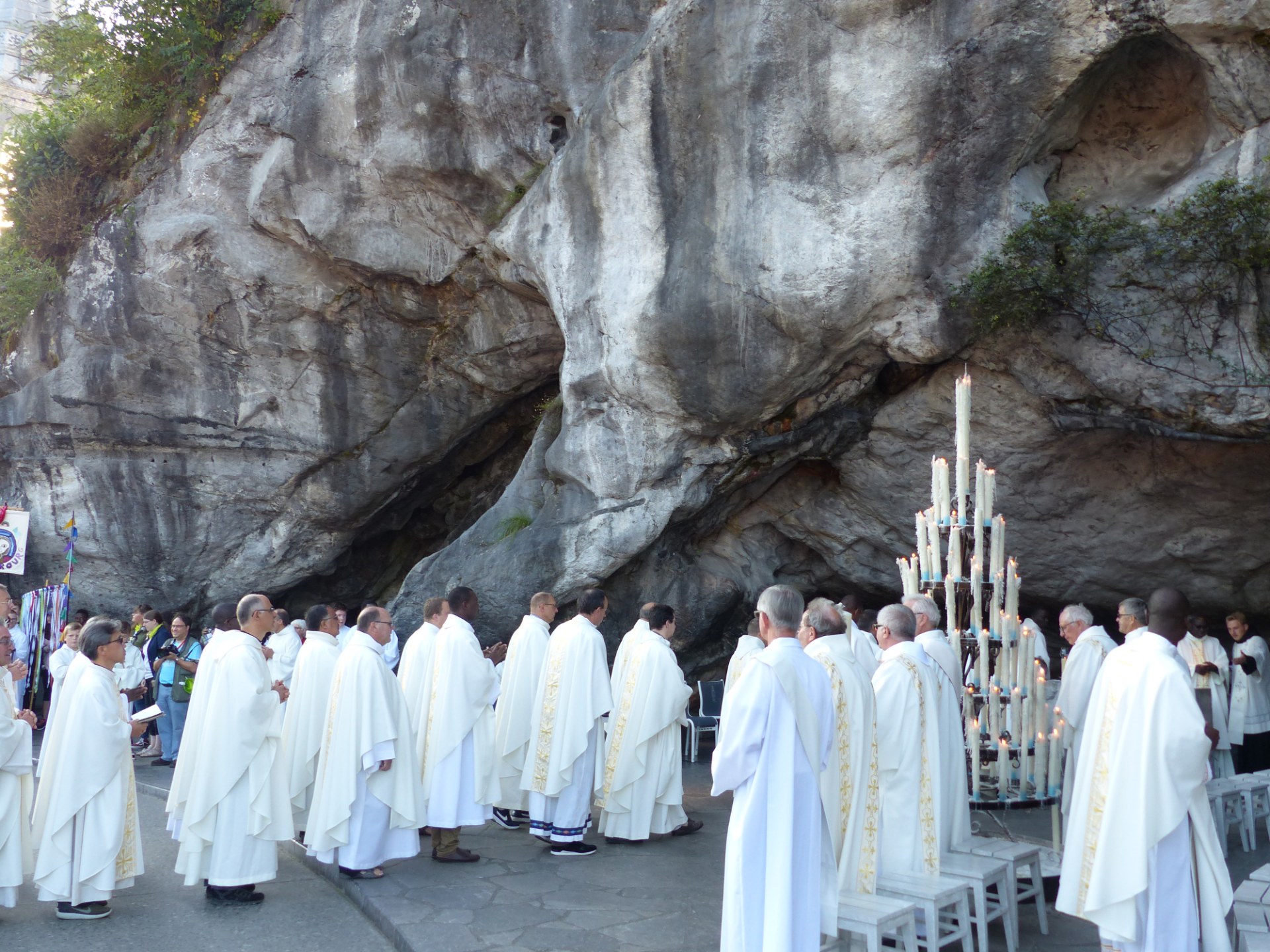 Lourdes2018-photos messe grotte (30)