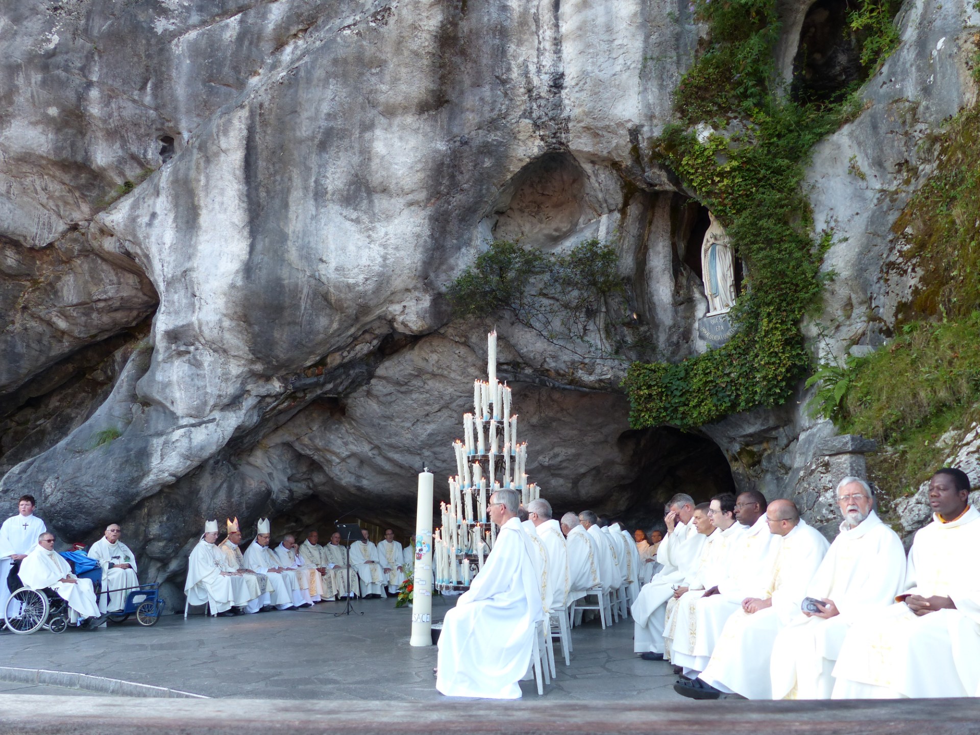 Lourdes2018-photos messe grotte (39)