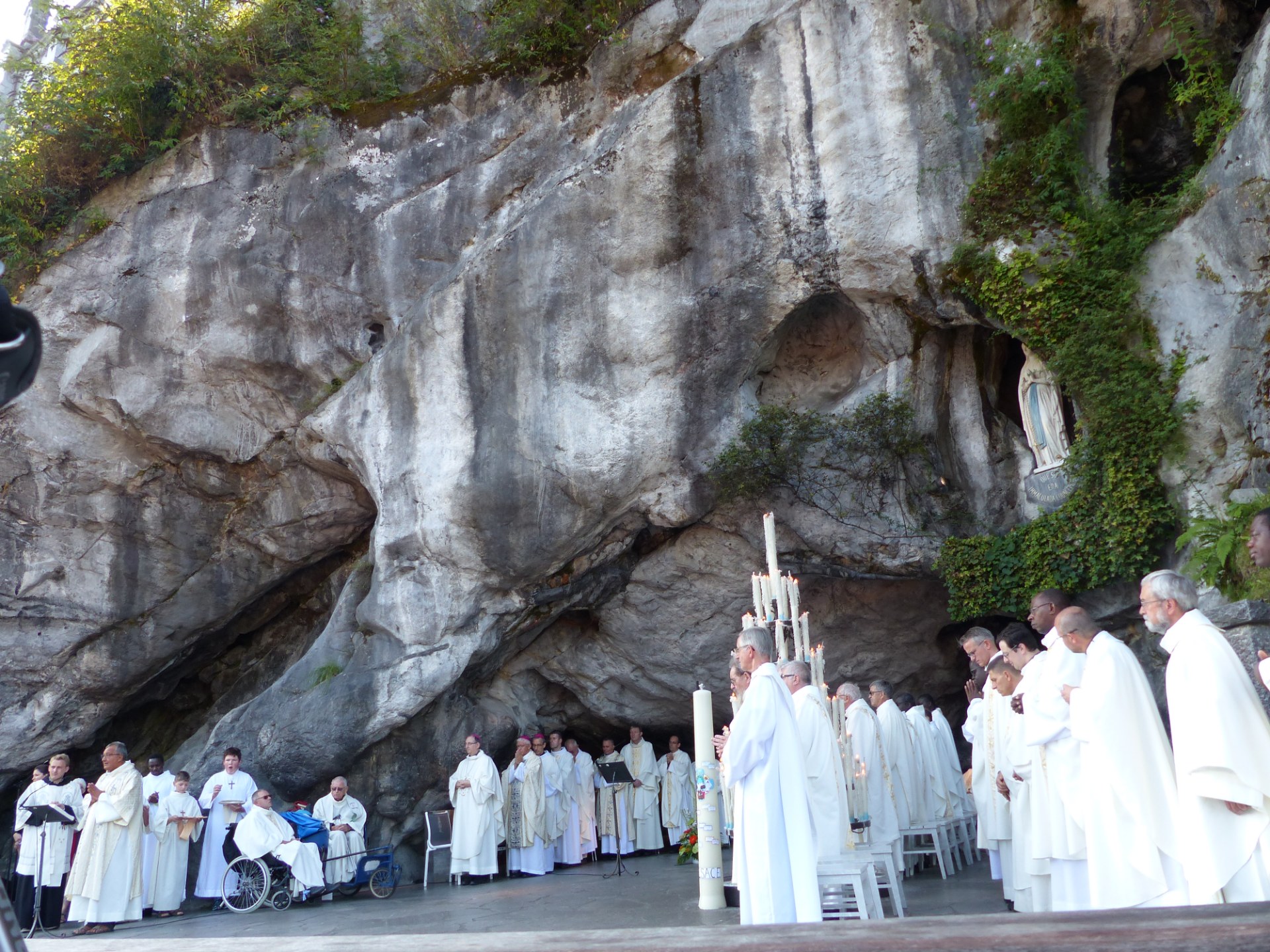 Lourdes2018-photos messe grotte (42)
