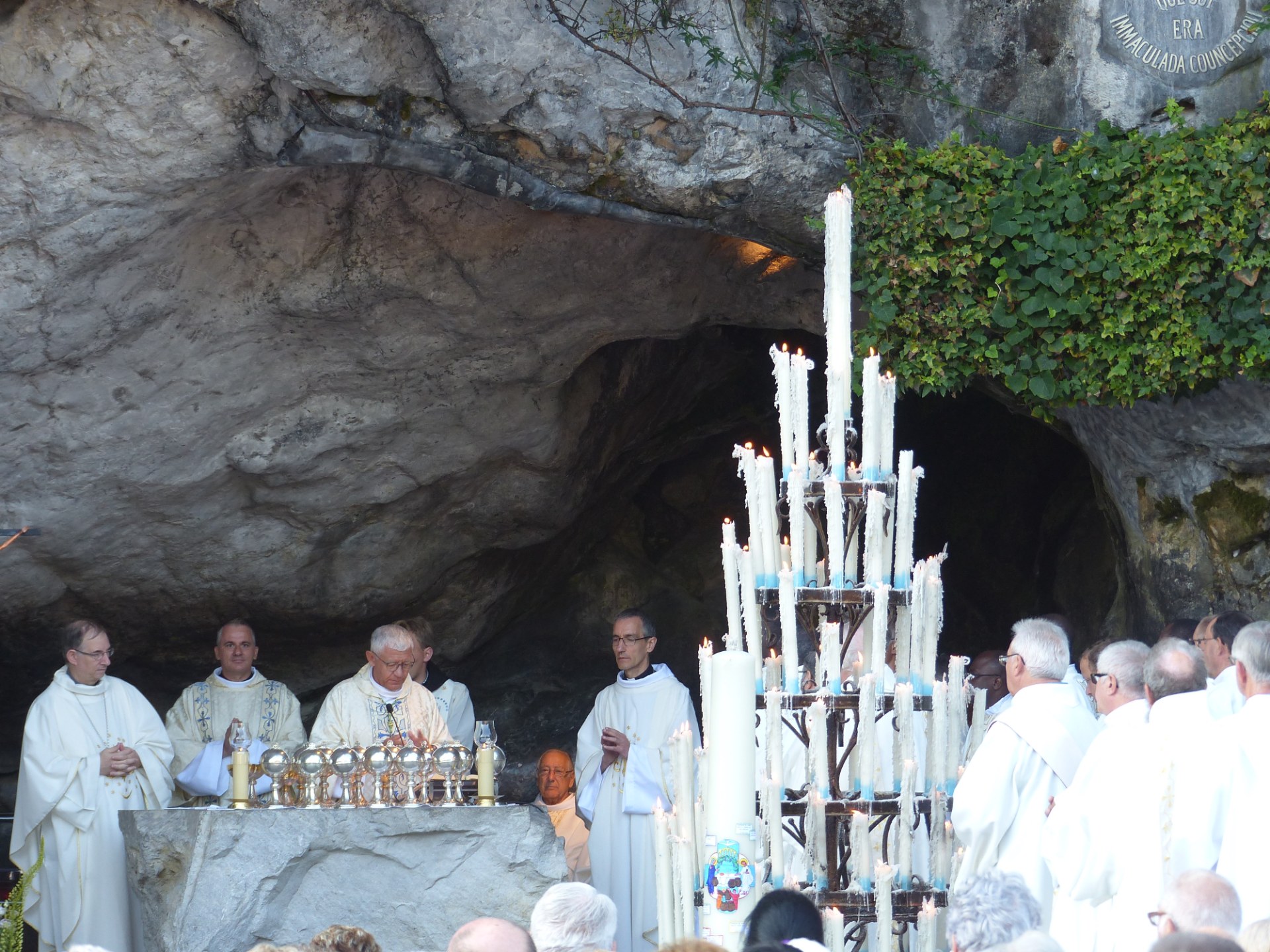 Lourdes2018-photos messe grotte (55)